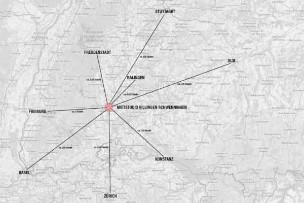Karte der Region um Villingen-Schwenningen mit Linien und Entfernungen zu den Städten Basel, Zürich, Freiburg, Konstanz, Ulm, Stuttgart, Freudenstadt und Balingen.