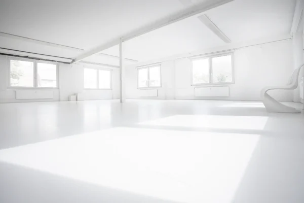 Mietstudio Villingen-Schwenningen mit warmer Sonneneinstrahlung auf dem Boden – ideales Licht für natürliche Porträts und kreative Fotoshootings